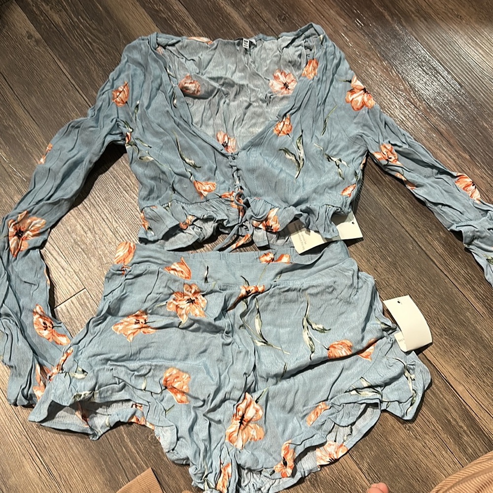 Paige long sleeve crop top and shorts